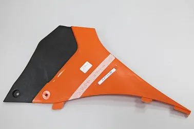 Пластик средний левый J1/J5/J5pro  J1F111OR